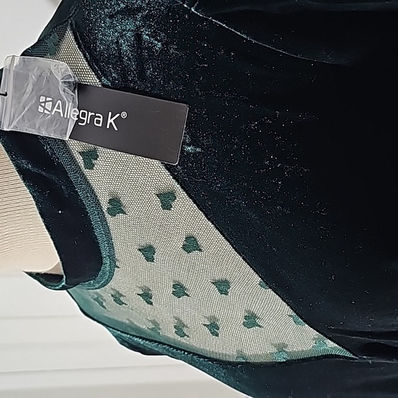 Allegra NWT, green velvet long sleeve top. Size XL. Mesh with hearts in front. - Picture 5 of 10